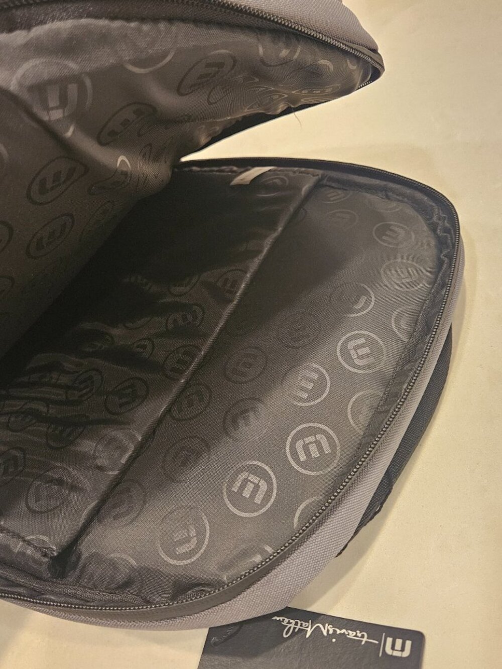 NWT Travis Mathew Travel Golf Padded Laptop Backpack - Gray - Picture 4 of 5